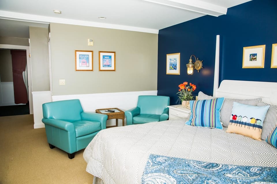 Deluxe Room, 1 King Bed, Garden View | Premium bedding, desk, soundproofing, iron/ironing board