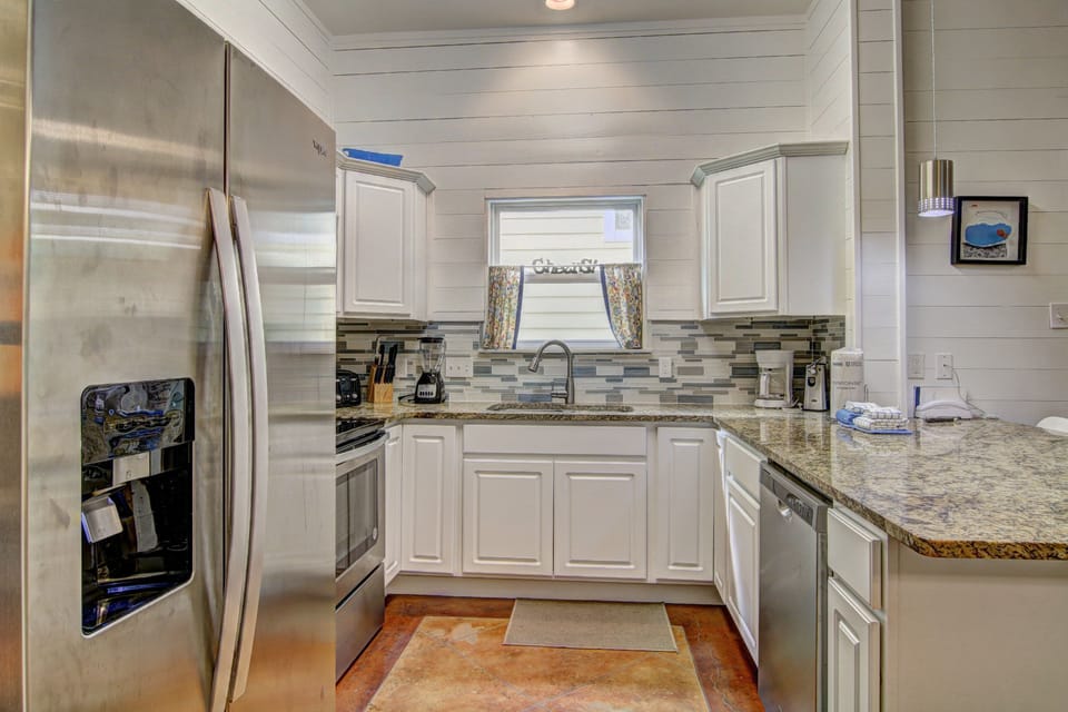 Kitchen - This kitchen is perfect for whipping up quick bites or memorable family meals