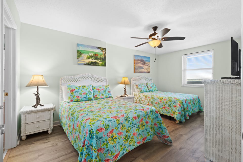 3rd Bedroom w/2 Fulls