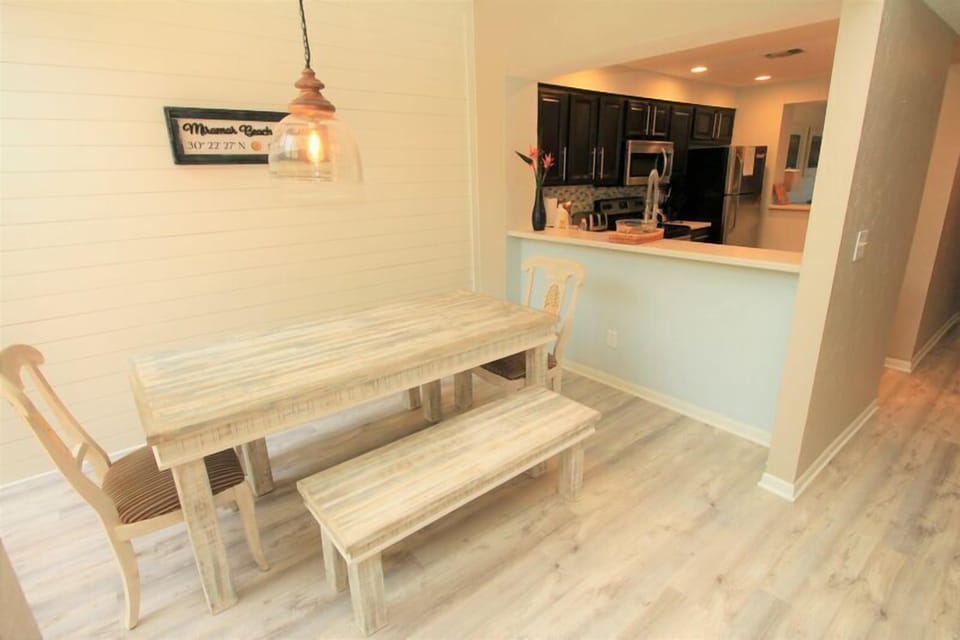 Dining area off the entry
