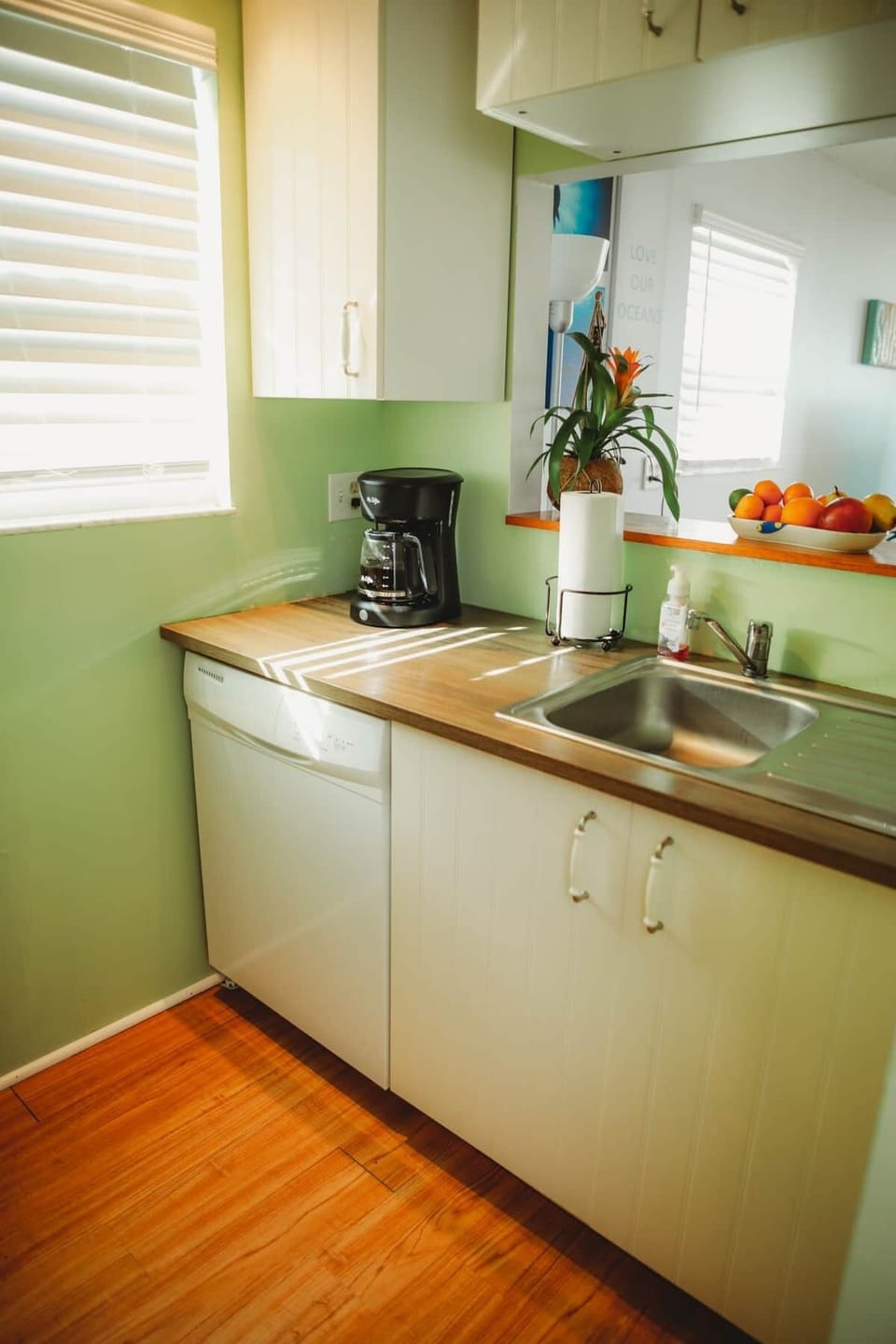 Fully equipped kitchen (2)