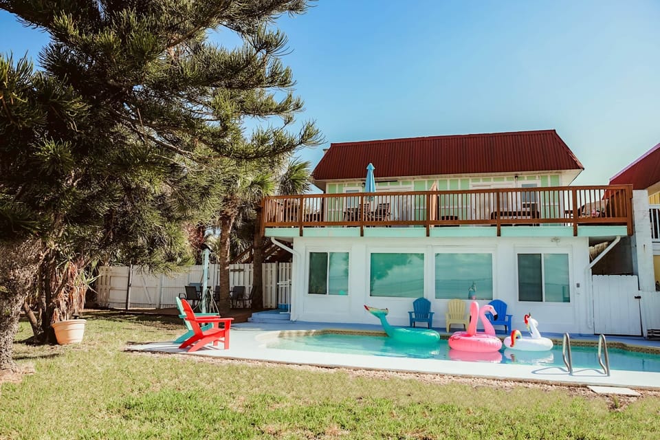 direct riverfront, only 3 minutes walk to the beach