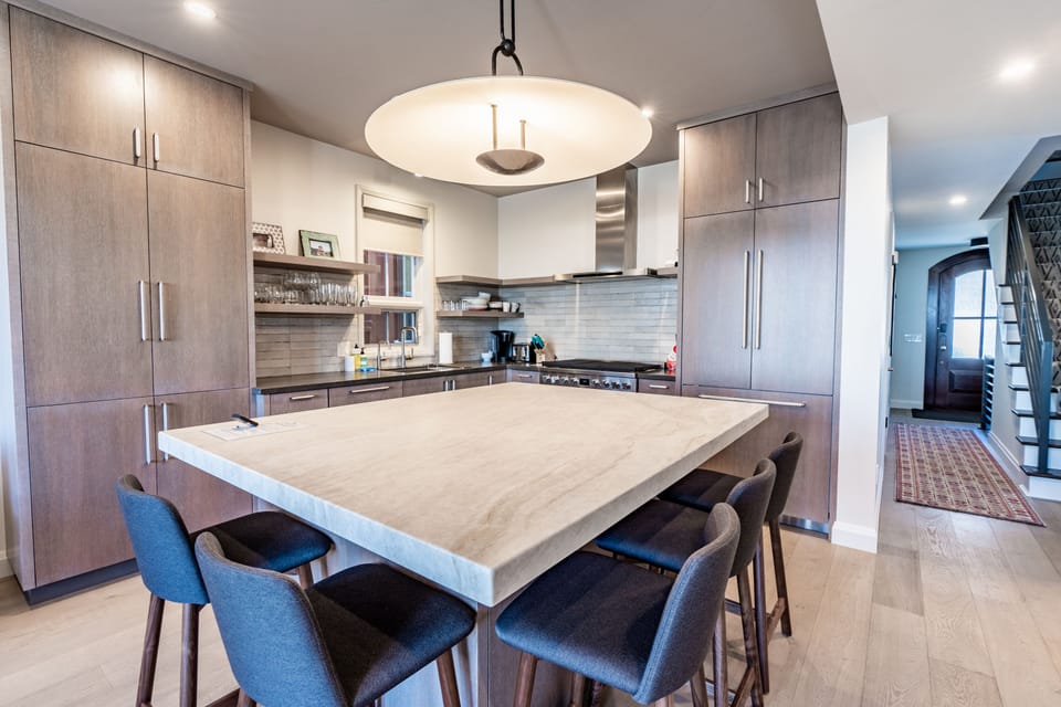 seating for 5 at the kitchen bar