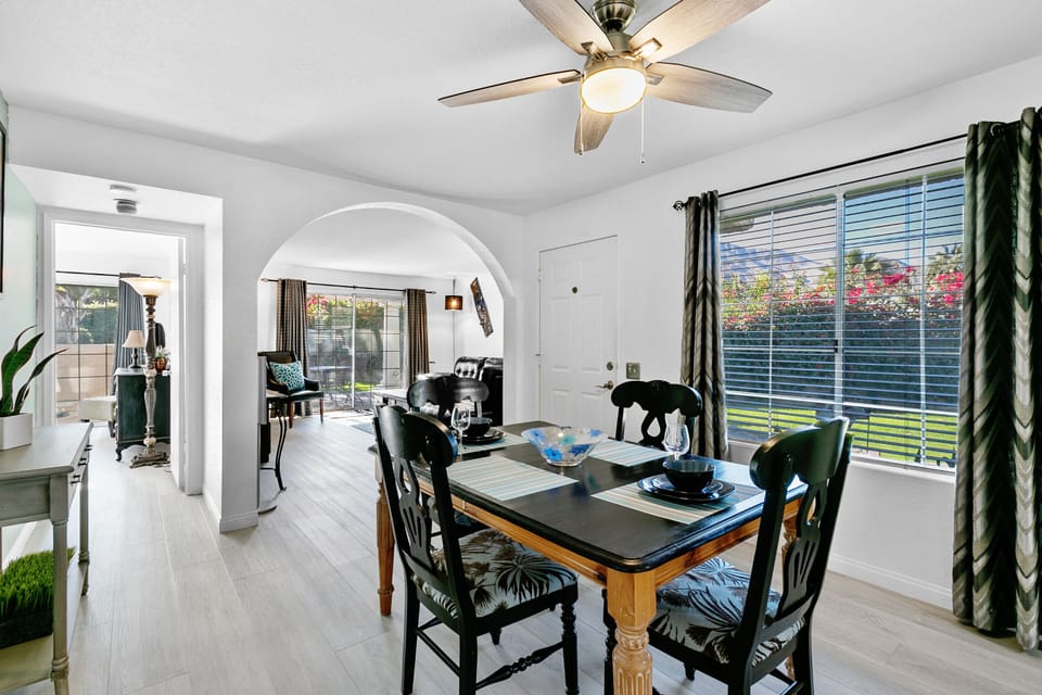 K0464 - Dining Area to Living Room