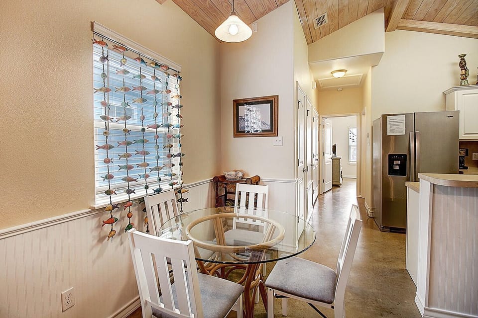 Gather around your private dining table with loved ones for intimate meals and meaningful conversations in this charming coastal space.