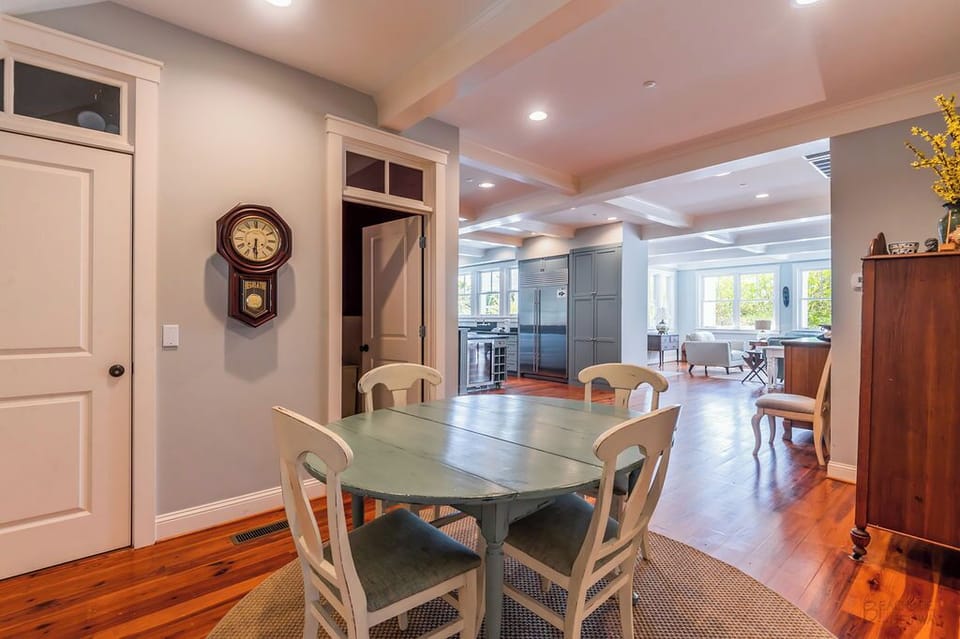 Additional Seating in Kitchen Nook