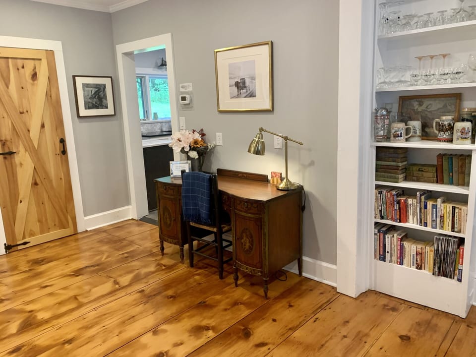 Desk/work area