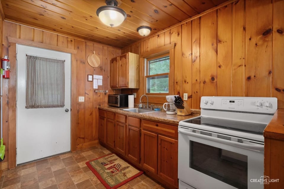 Lakefront Cabin #6 - The Walleye (538)