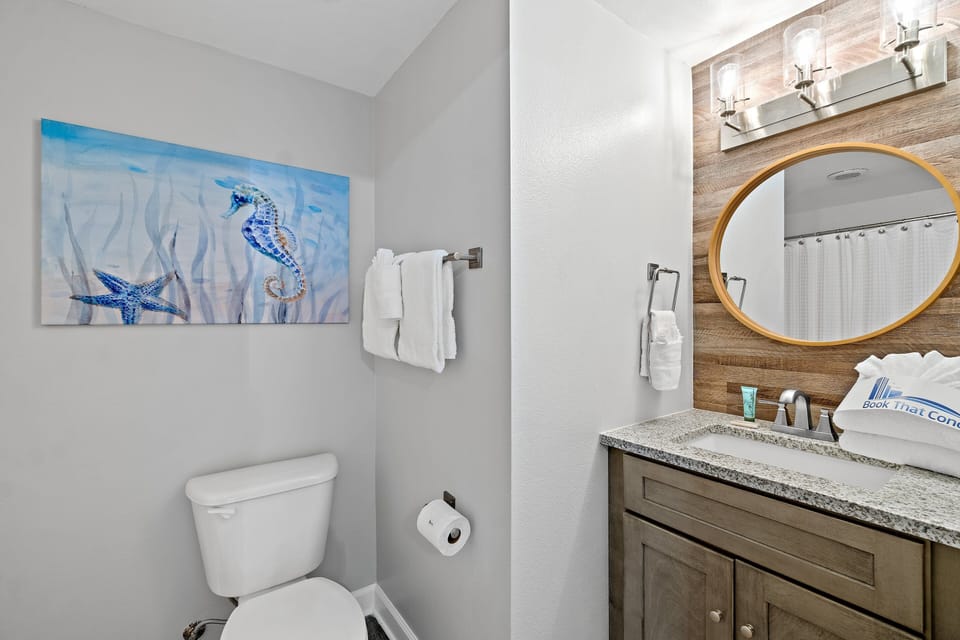 Primary Bathroom with Tub/Shower Combo