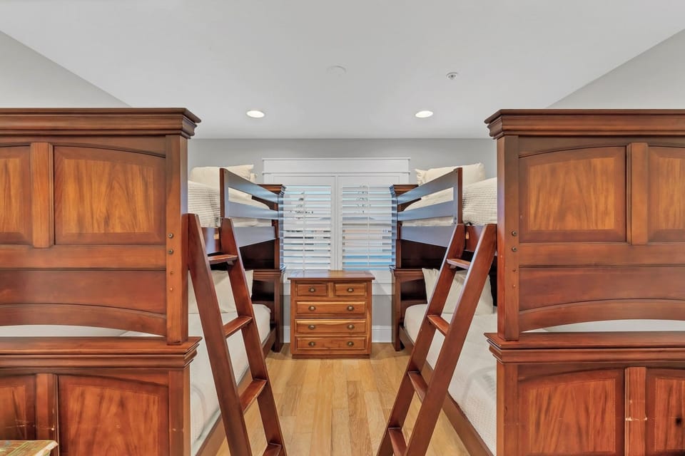 Eighth Bedroom, Two Twin/Twin Bunks