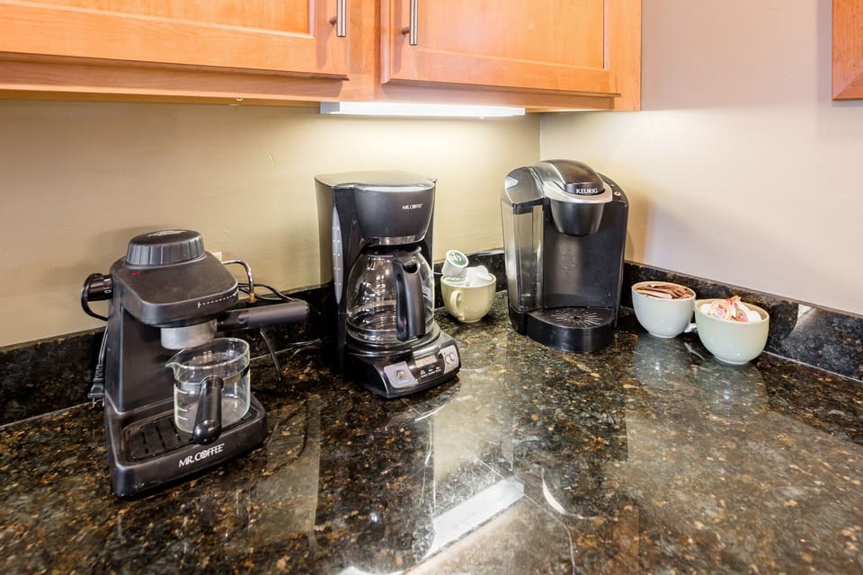 Keurig Coffee Machine, Mr Coffee Coffee Machine & Latte Machine provided