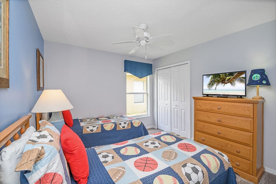 Guest bedroom 2 with smart TV