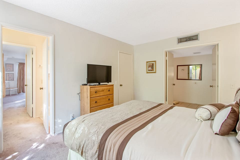 bedroom1 (1)