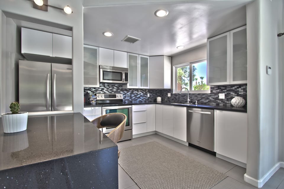 K0504 - 08 - KITCHEN.jpg