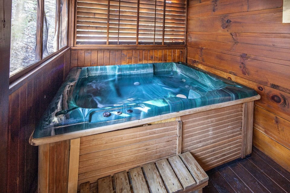 Indoor spa tub