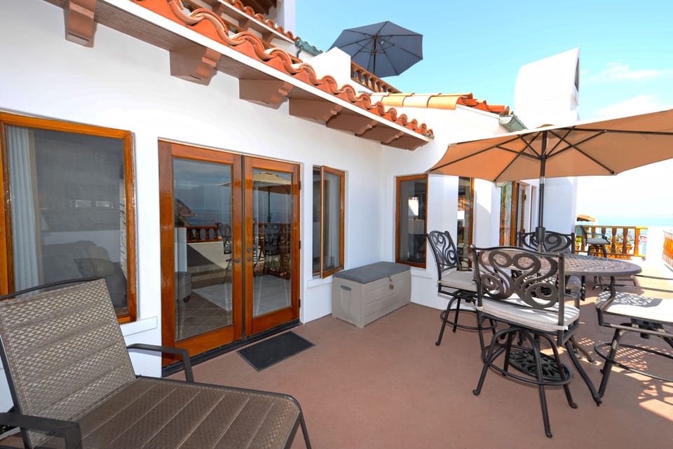 H1782 - Balcony seating