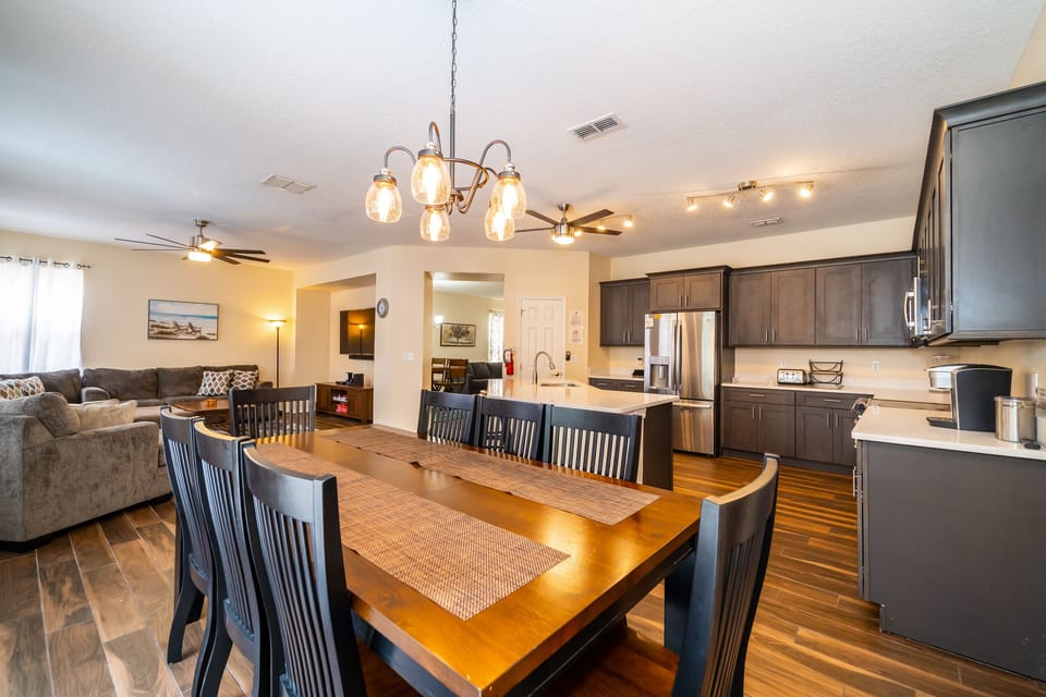 Formal dining table seating for 8