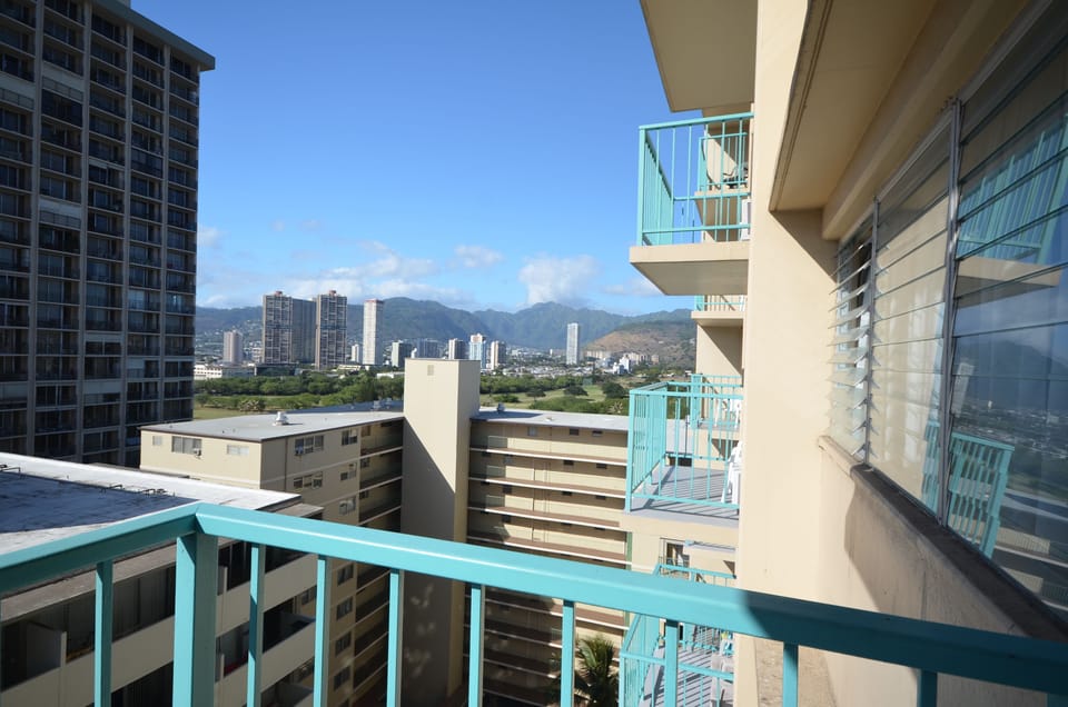 Balcony has great view of the Ko'olau Mountains