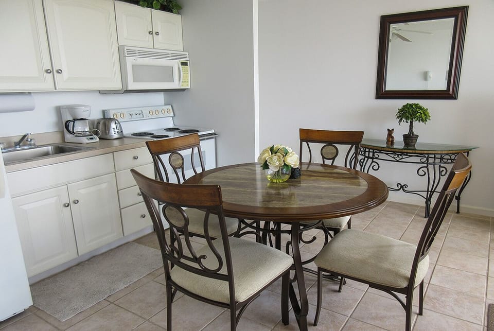 Efficiency Kitchen and Dining