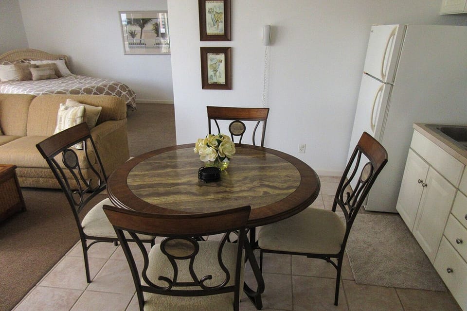 Dining Area for 4