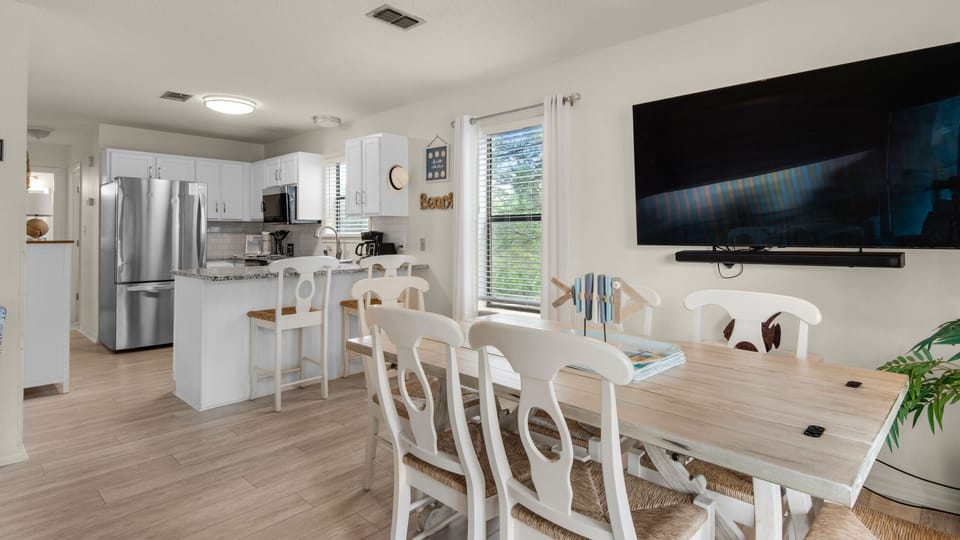 Beachwood Villas 10H Living Area