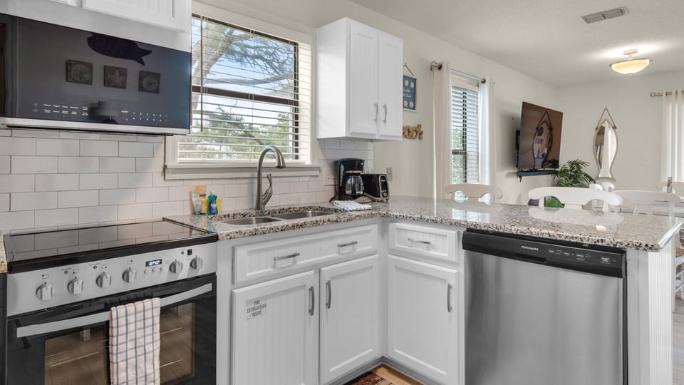 Beachwood Villas 10H Kitchen