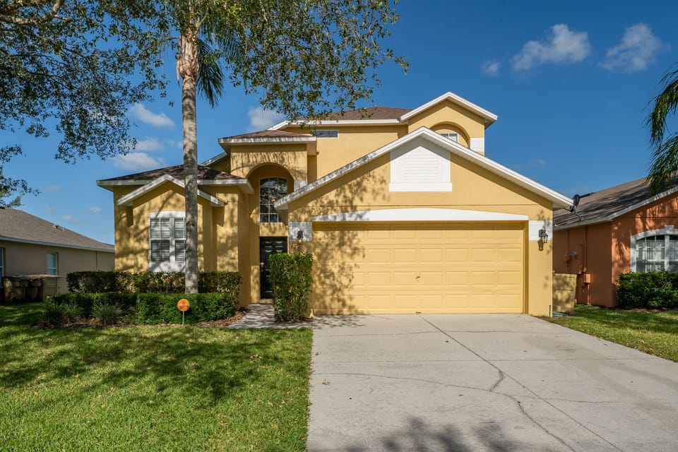 Front of Villa near Disney