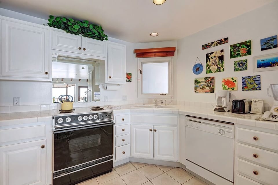 5-KITCHEN RS.jpg