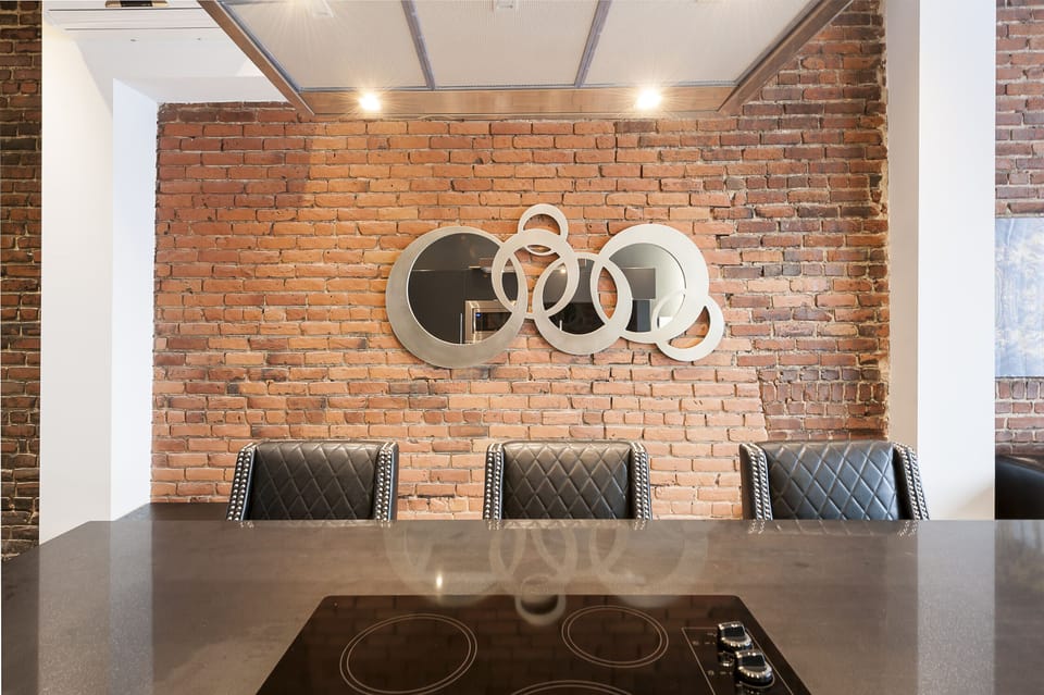 Kitchen island with cooking top and eating area