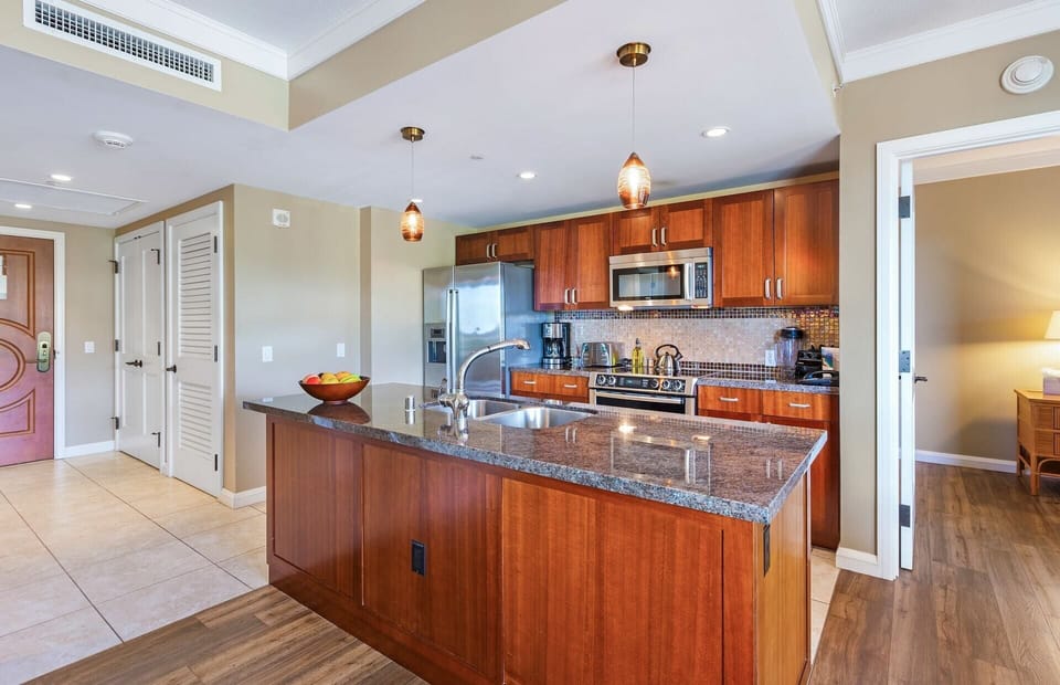 Prepare meals or refreshments in the full modern kitchen
                