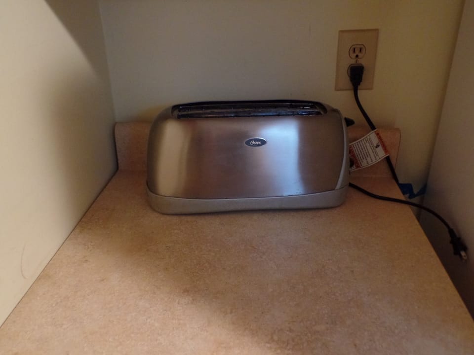 4 slice Toaster.  Additional 2 slice toaster as well. 