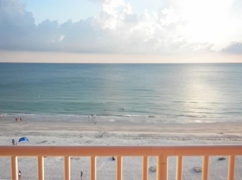 BEAUTIFUL BREATHTAKING UPGRADED CONDO INSIDE and OUT!! 