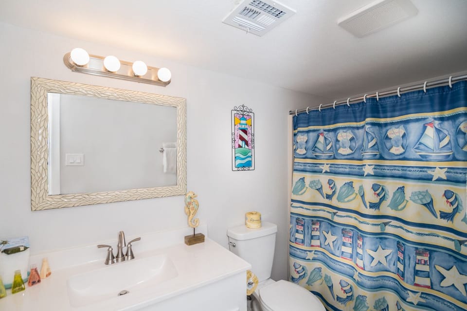 Refresh in your coastal-themed bathroom with nautical charm, complete with vanity lighting and seaside décor that brings ocean vibes indoors.