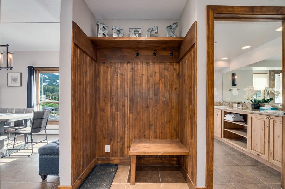 "mudroom" cubby for storing skis/snowboards, hanging jackets, etc.