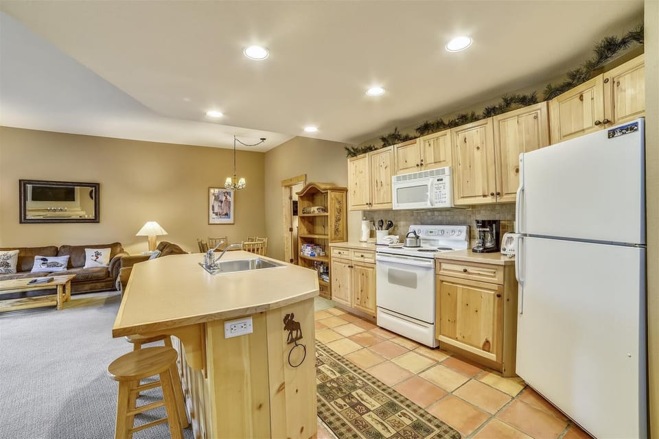 TM102 Kitchen