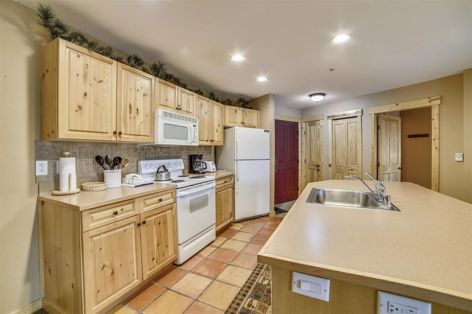 TM102 Kitchen