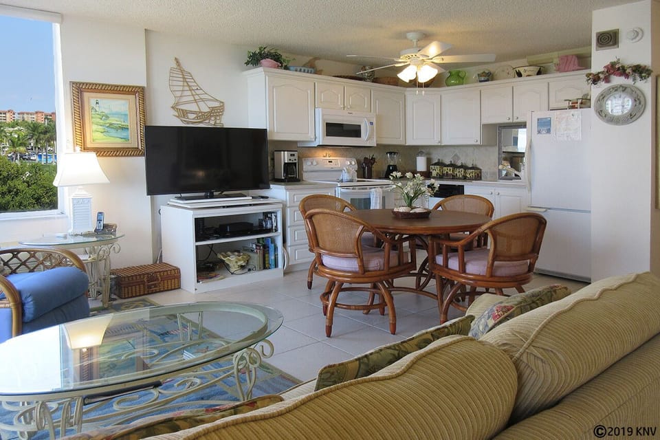 Open Floor Plan One Bedroom Condo with Direct Gulf Views