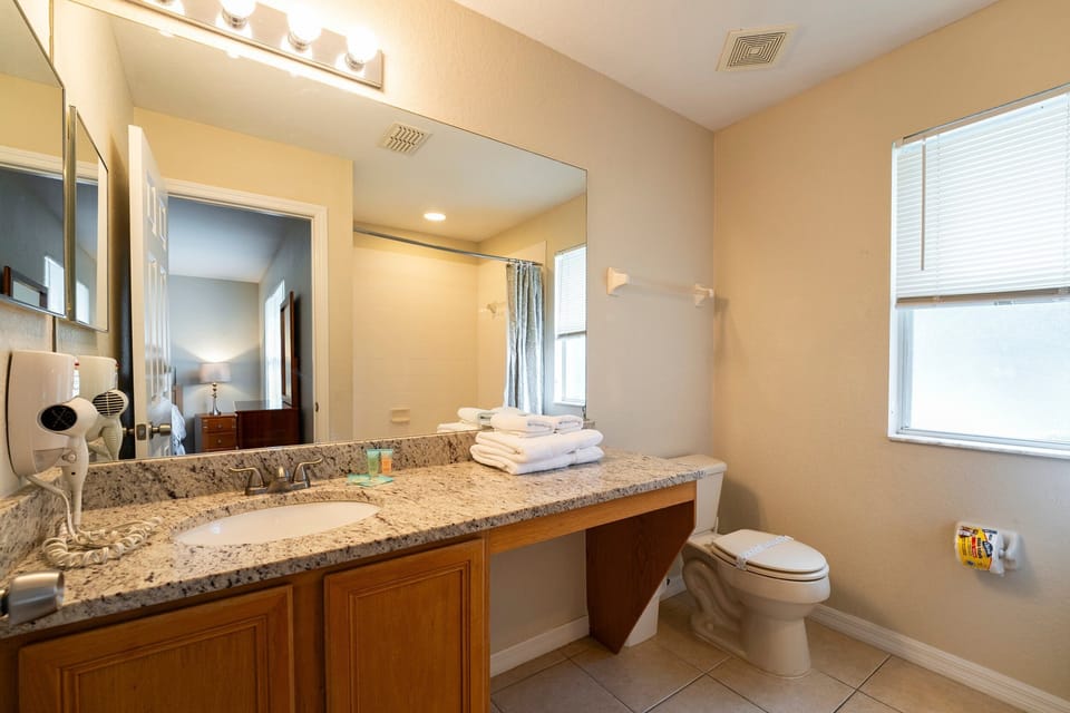 Master en-suite bathroom.
