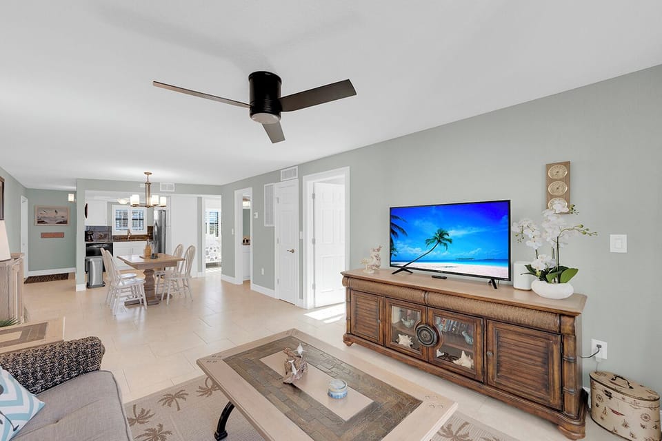 Comfortable accommodations at Villa Del Mar 301