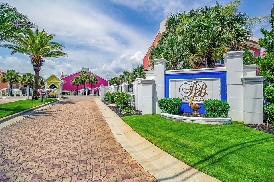 Banana Bay 6078 by PKRM - Welcome to the gated community of Banana Bay on the Intercoastal Waterway, minutes from beaches and Lost Key Golf Course