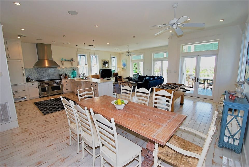Dining Area
2nd Floor