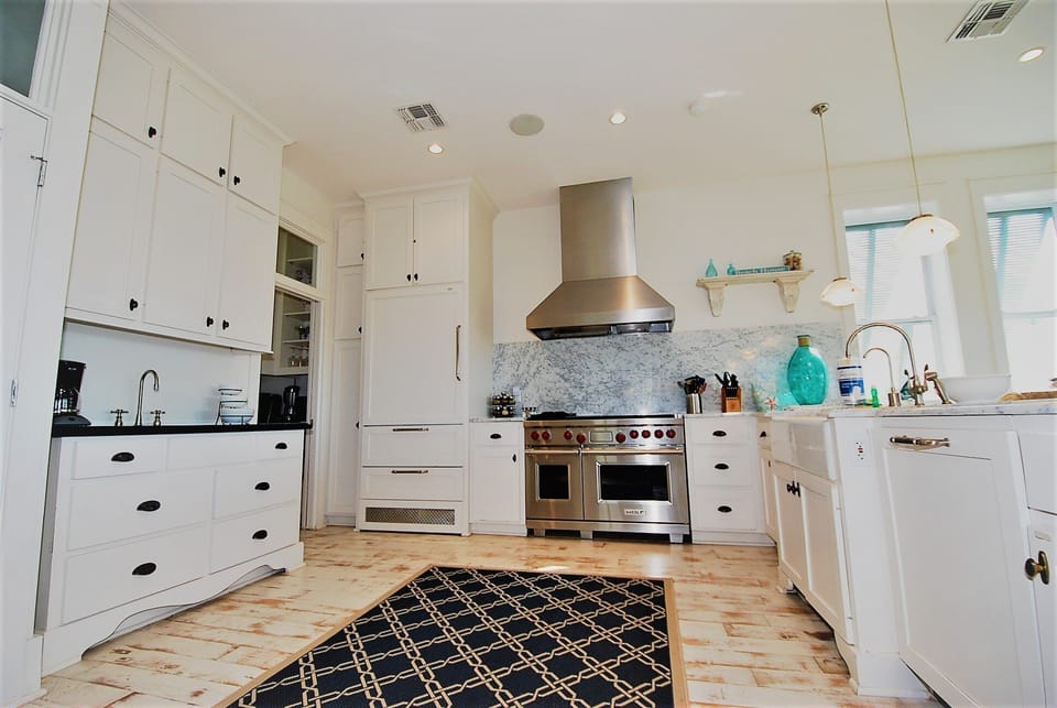 Kitchen
2nd Floor