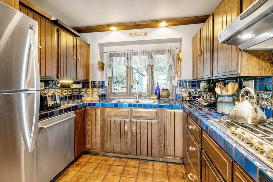 130MT - Kitchen