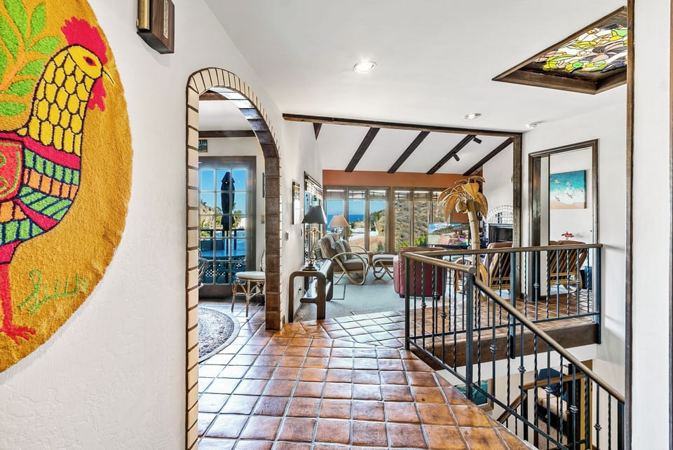 130MT - Entryway