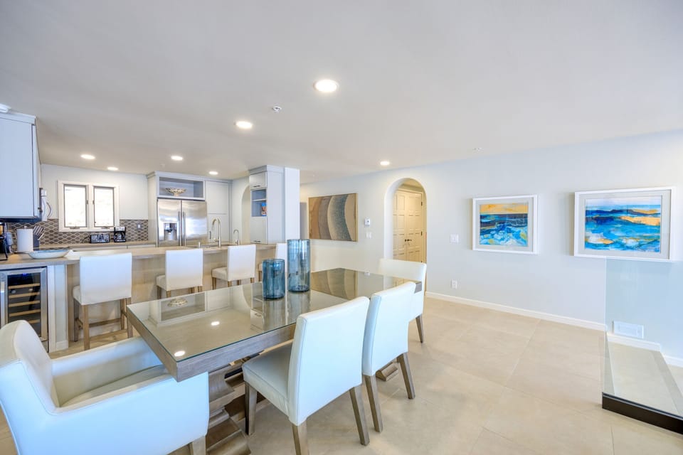 H1784-Dining Area