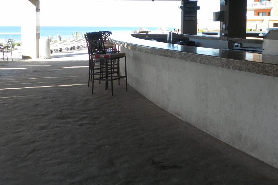 Pool bar