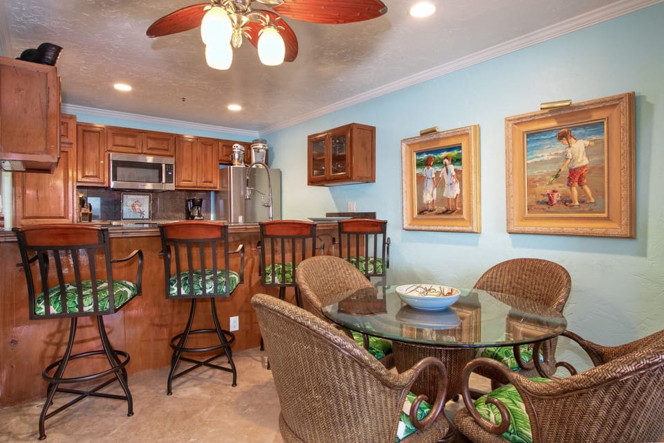 H249 - dining room and breakfast bar