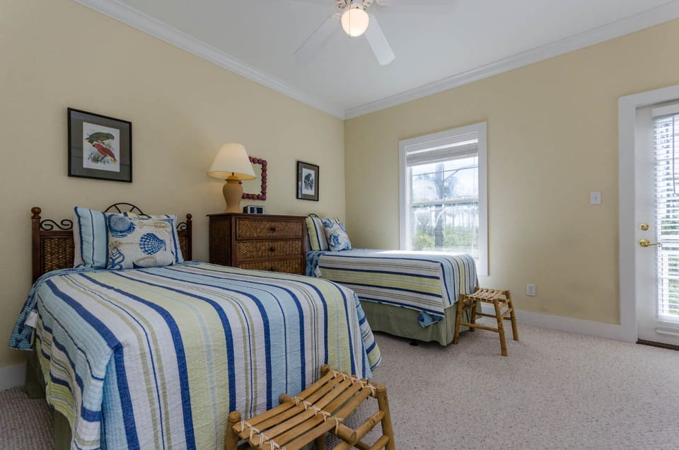 Purple Parrot 41C Guest Bedroom