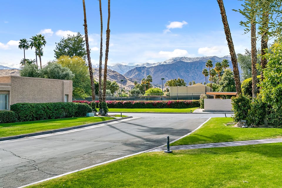Mountain View - Villa De Las Flores Condo