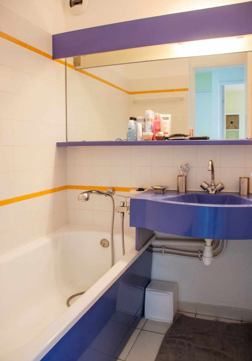 Bath tub